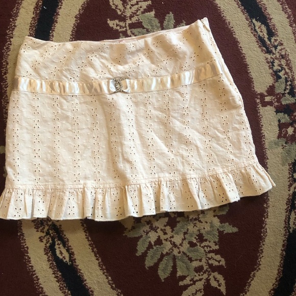Cream eyelet Mini Skirt with Ruffled Hem with lining. 30” around 30” length.used - Picture 1 of 6